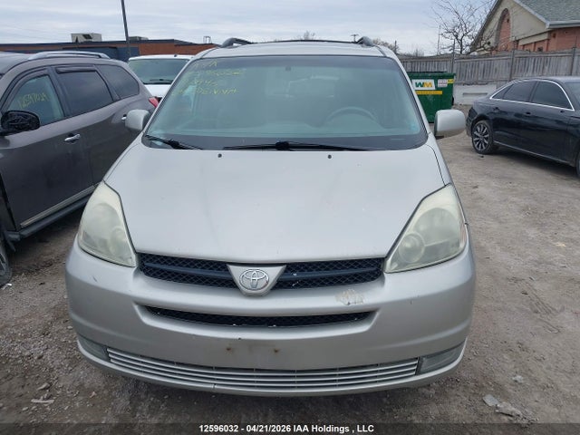 2004 Toyota Sienna მანქანა იყიდება აუქციონზე, vin: 5TDZA22C34S196946, აუქციონის ნომერი: 12596032