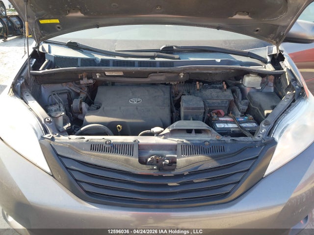 12596036 :رقم المزاد ، 5TDZK3DC2DS289652 vin ، 2013 Toyota Sienna مزاد بيع