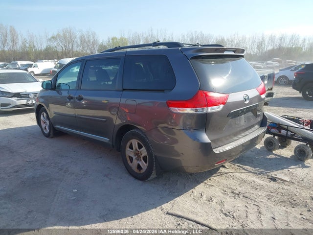 12596036 :رقم المزاد ، 5TDZK3DC2DS289652 vin ، 2013 Toyota Sienna مزاد بيع