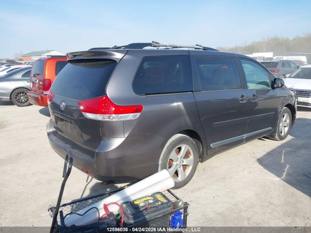 12596036 :رقم المزاد ، 5TDZK3DC2DS289652 vin ، 2013 Toyota Sienna مزاد بيع