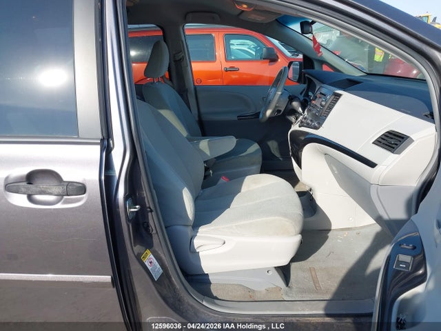 12596036 :رقم المزاد ، 5TDZK3DC2DS289652 vin ، 2013 Toyota Sienna مزاد بيع