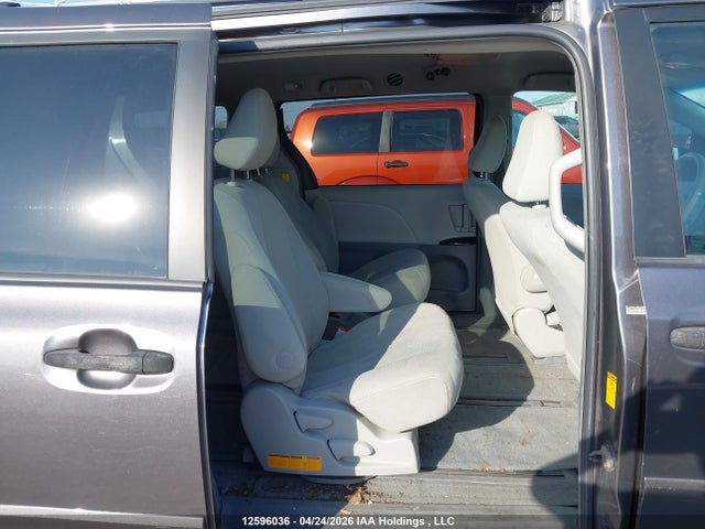 12596036 :رقم المزاد ، 5TDZK3DC2DS289652 vin ، 2013 Toyota Sienna مزاد بيع