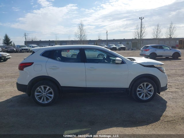 2017 Nissan Rogue Sport S/sv/sl მანქანა იყიდება აუქციონზე, vin: JN1BJ1CR0HW114470, აუქციონის ნომერი: 12596074