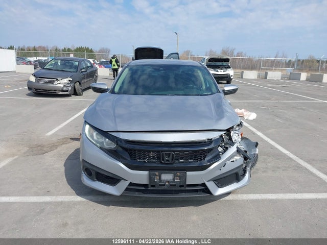Продаж на аукціоні авто 2018 Honda Civic, vin: 2HGFC2F62JH019110, номер лоту: 12596111