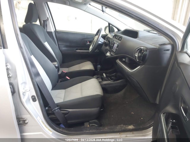 JTDKDTB39F1587047 Toyota Prius C Technology