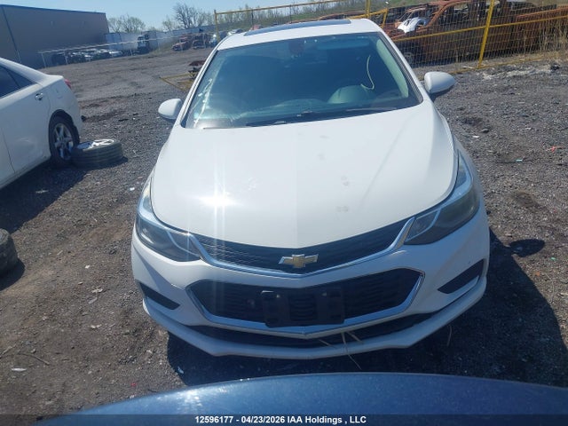 2017 Chevrolet Cruze Lt Auto მანქანა იყიდება აუქციონზე, vin: 3G1BE5SM2HS597706, აუქციონის ნომერი: 12596177