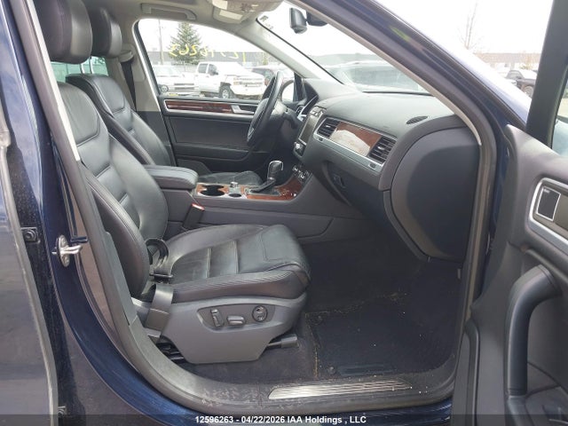 2013 Volkswagen Touareg V6 მანქანა იყიდება აუქციონზე, vin: WVGEF9BP8DD008733, აუქციონის ნომერი: 12596263