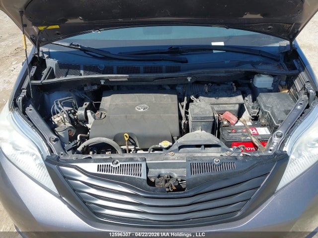 12596307 :رقم المزاد ، 5TDZK3DC7CS237111 vin ، 2012 Toyota Sienna مزاد بيع