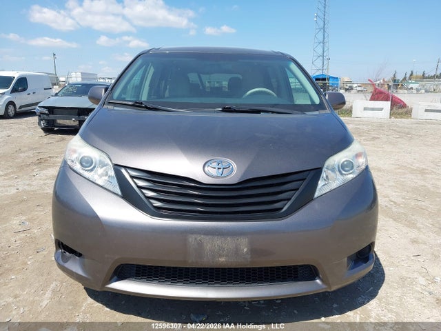 12596307 :رقم المزاد ، 5TDZK3DC7CS237111 vin ، 2012 Toyota Sienna مزاد بيع