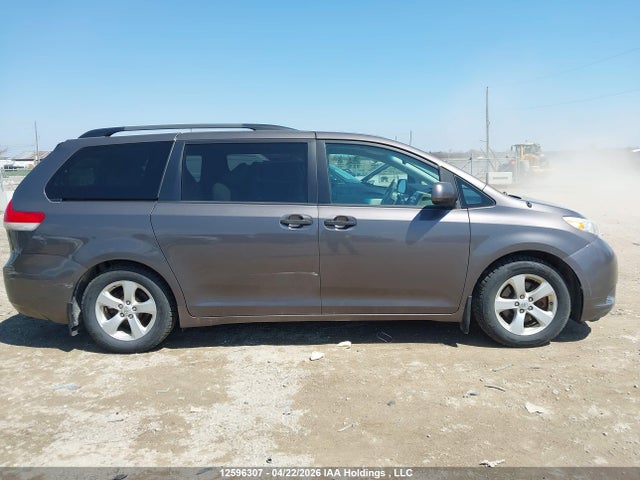 12596307 :رقم المزاد ، 5TDZK3DC7CS237111 vin ، 2012 Toyota Sienna مزاد بيع