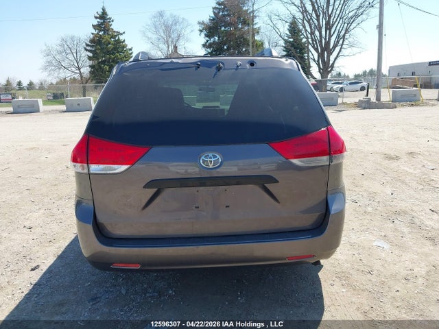 12596307 :رقم المزاد ، 5TDZK3DC7CS237111 vin ، 2012 Toyota Sienna مزاد بيع