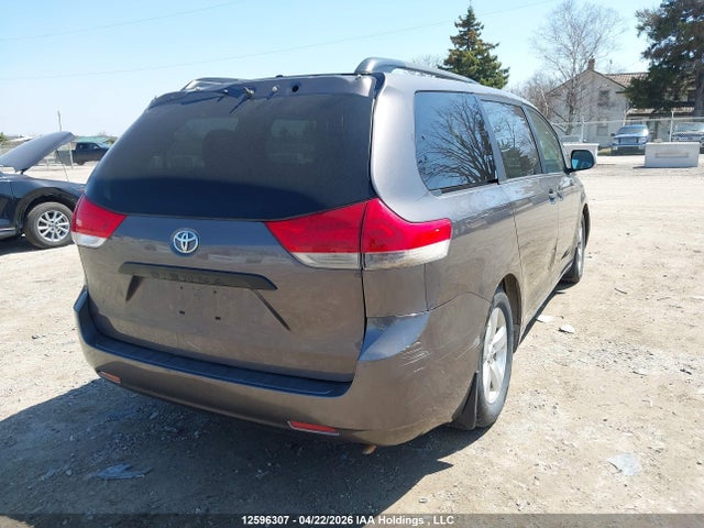 12596307 :رقم المزاد ، 5TDZK3DC7CS237111 vin ، 2012 Toyota Sienna مزاد بيع