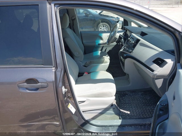 12596307 :رقم المزاد ، 5TDZK3DC7CS237111 vin ، 2012 Toyota Sienna مزاد بيع