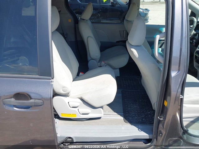 12596307 :رقم المزاد ، 5TDZK3DC7CS237111 vin ، 2012 Toyota Sienna مزاد بيع