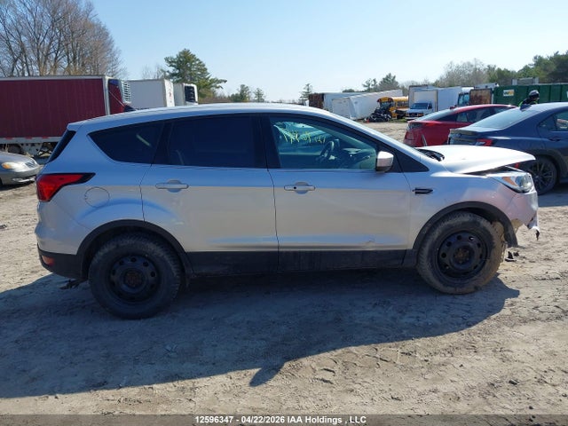 Продажа на аукционе авто 2019 Ford Escape Se, vin: 1FMCU9GD4KUC39945, номер лота: 12596347