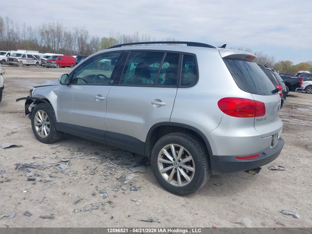 WVGNV7AX4HW512375 Volkswagen Tiguan Wolfsburg
