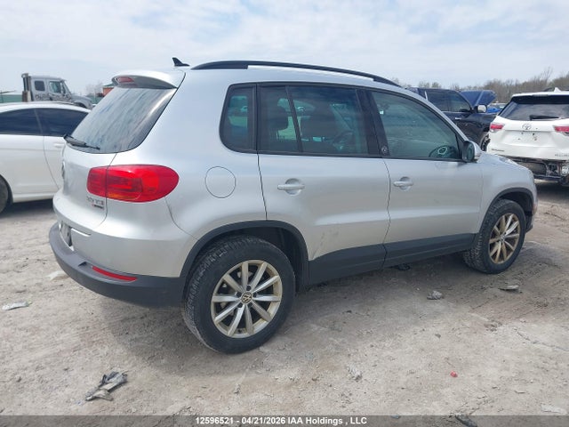 WVGNV7AX4HW512375 Volkswagen Tiguan Wolfsburg