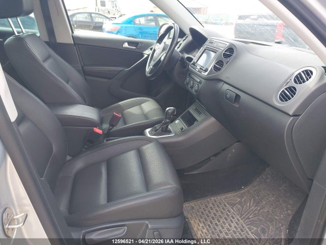 WVGNV7AX4HW512375 Volkswagen Tiguan Wolfsburg