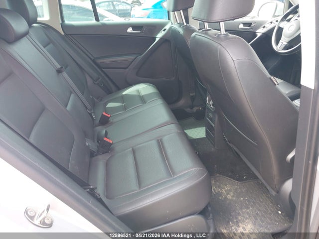 WVGNV7AX4HW512375 Volkswagen Tiguan Wolfsburg