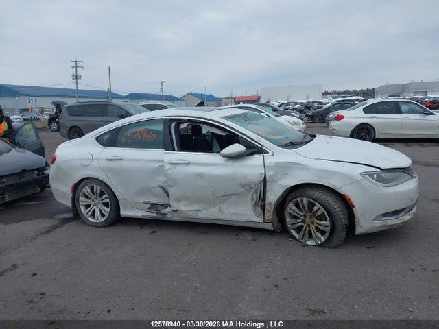 2015 Chrysler 200 Limited მანქანა იყიდება აუქციონზე, vin: 1C3CCCAG1FN672358, აუქციონის ნომერი: 12578940