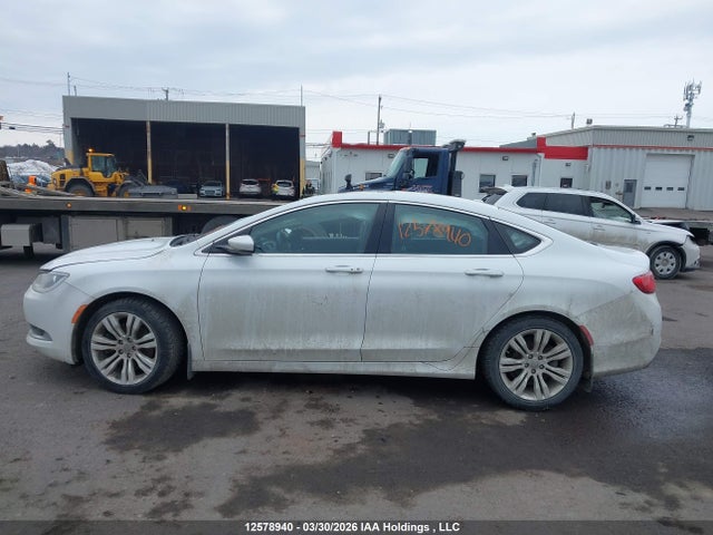 2015 Chrysler 200 Limited მანქანა იყიდება აუქციონზე, vin: 1C3CCCAG1FN672358, აუქციონის ნომერი: 12578940