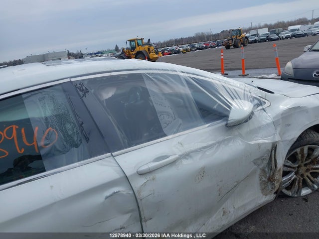 2015 Chrysler 200 Limited მანქანა იყიდება აუქციონზე, vin: 1C3CCCAG1FN672358, აუქციონის ნომერი: 12578940