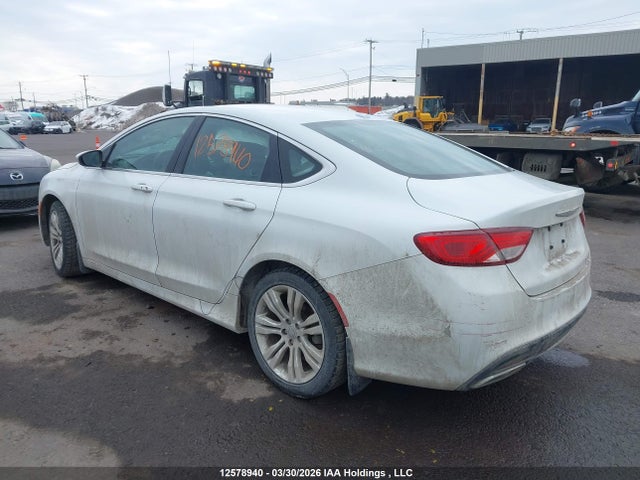 2015 Chrysler 200 Limited მანქანა იყიდება აუქციონზე, vin: 1C3CCCAG1FN672358, აუქციონის ნომერი: 12578940