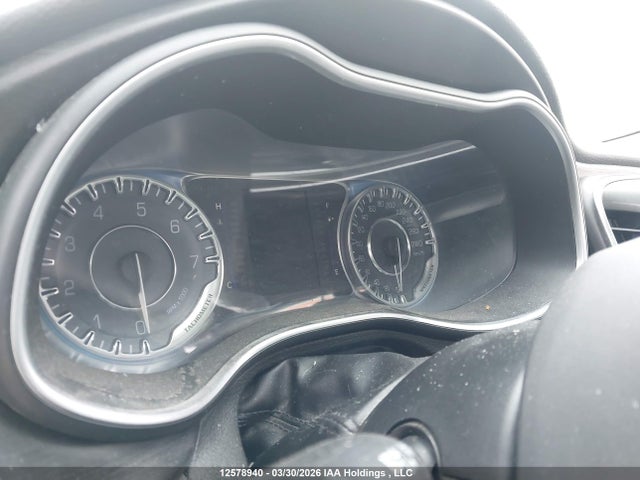 2015 Chrysler 200 Limited მანქანა იყიდება აუქციონზე, vin: 1C3CCCAG1FN672358, აუქციონის ნომერი: 12578940