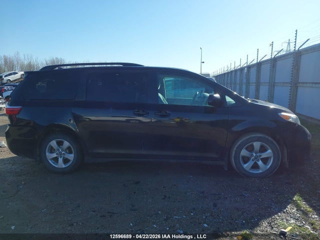 5TDKZ3DC3KS994499 Toyota SIENNA LE