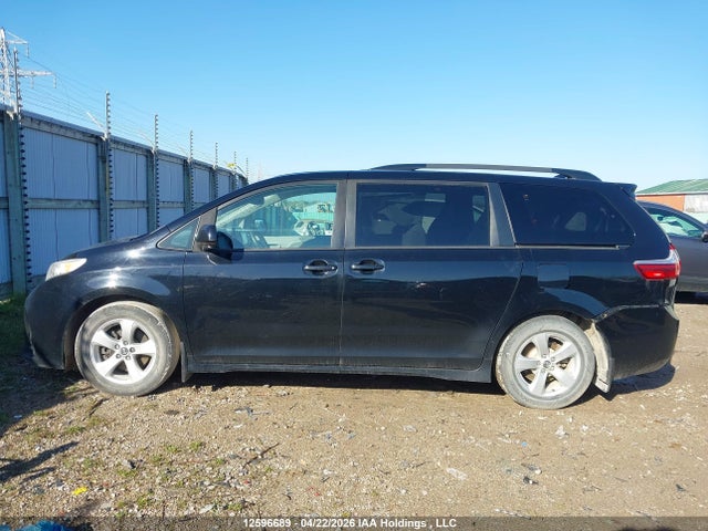 5TDKZ3DC3KS994499 Toyota SIENNA LE