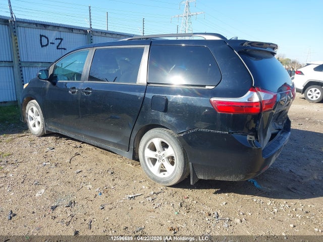 5TDKZ3DC3KS994499 Toyota SIENNA LE