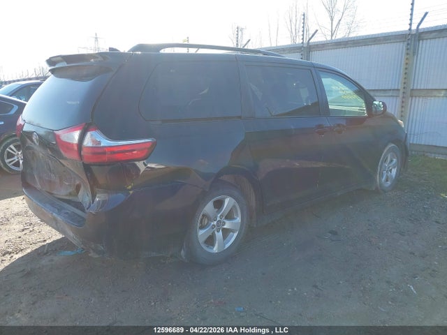 5TDKZ3DC3KS994499 Toyota SIENNA LE