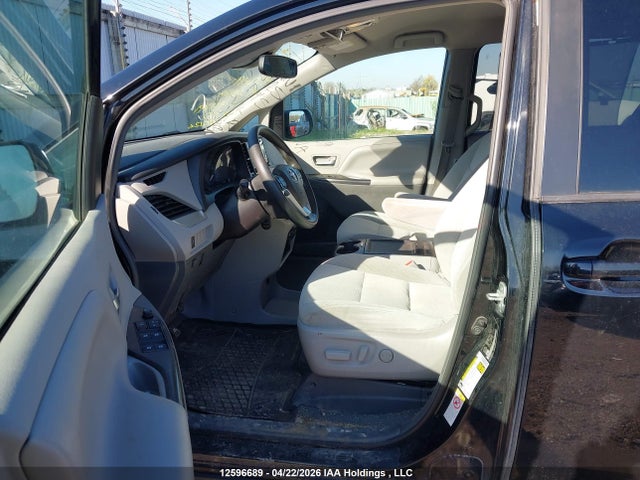 5TDKZ3DC3KS994499 Toyota SIENNA LE
