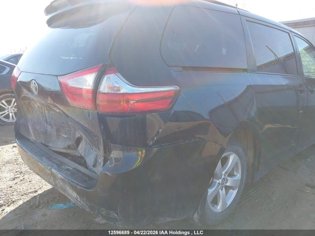 5TDKZ3DC3KS994499 Toyota SIENNA LE