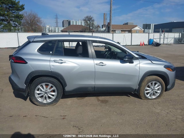 7MUCAABG5TV155998 Toyota Corolla Cross Le
