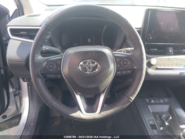 7MUCAABG5TV155998 Toyota Corolla Cross Le