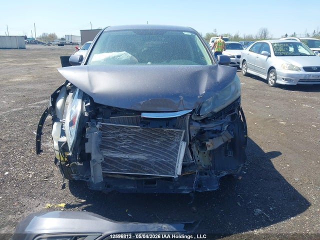 2HKRM4H46GH135037 Honda CR-V SE