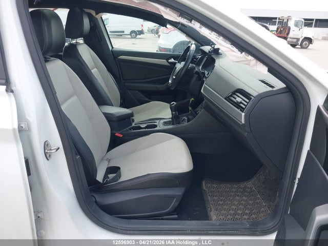 3VWW57BU1KM015138 Volkswagen Jetta Highline