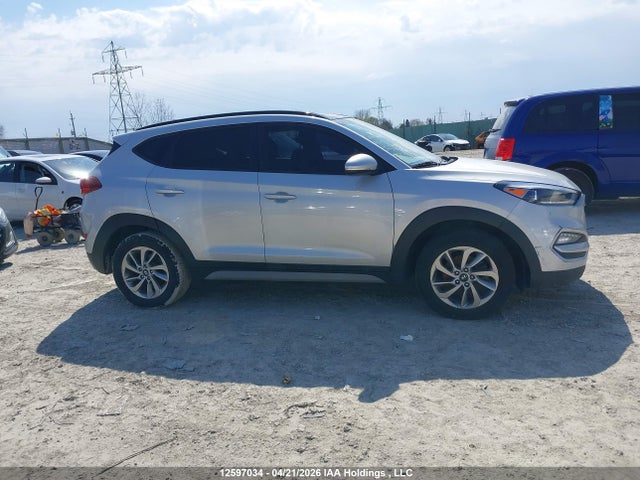 KM8J33A4XJU795983 Hyundai Tucson Se 2.0l