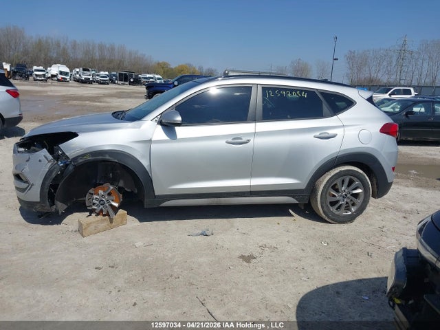 KM8J33A4XJU795983 Hyundai Tucson Se 2.0l