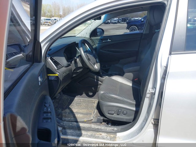 KM8J33A4XJU795983 Hyundai Tucson Se 2.0l