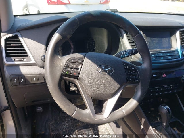 KM8J33A4XJU795983 Hyundai Tucson Se 2.0l