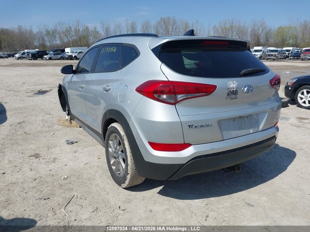 KM8J33A4XJU795983 Hyundai Tucson Se 2.0l