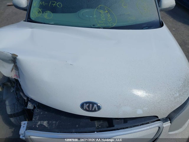 KNDJX3AEXK7038695 KIA Soul Ev +