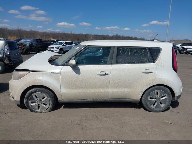 KNDJX3AEXK7038695 KIA Soul Ev +