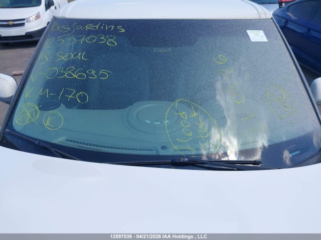 KNDJX3AEXK7038695 KIA Soul Ev +
