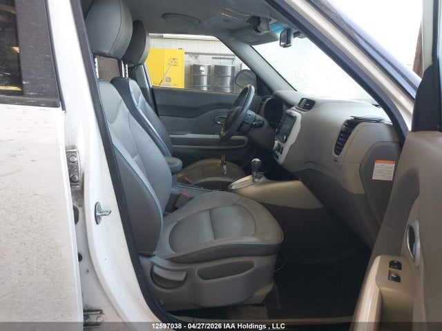 KNDJX3AEXK7038695 KIA Soul Ev +
