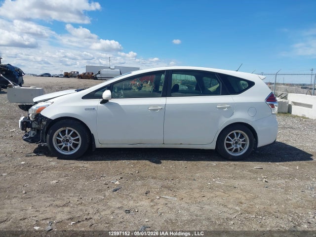 JTDZN3EU3FJ020977 Toyota PRIUS V