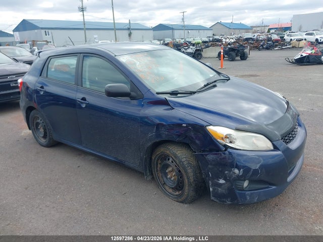 12597286 :رقم المزاد ، 2T1KU4EEXAC424298 vin ، 2010 Toyota Matrix مزاد بيع