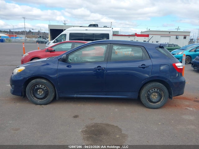 12597286 :رقم المزاد ، 2T1KU4EEXAC424298 vin ، 2010 Toyota Matrix مزاد بيع